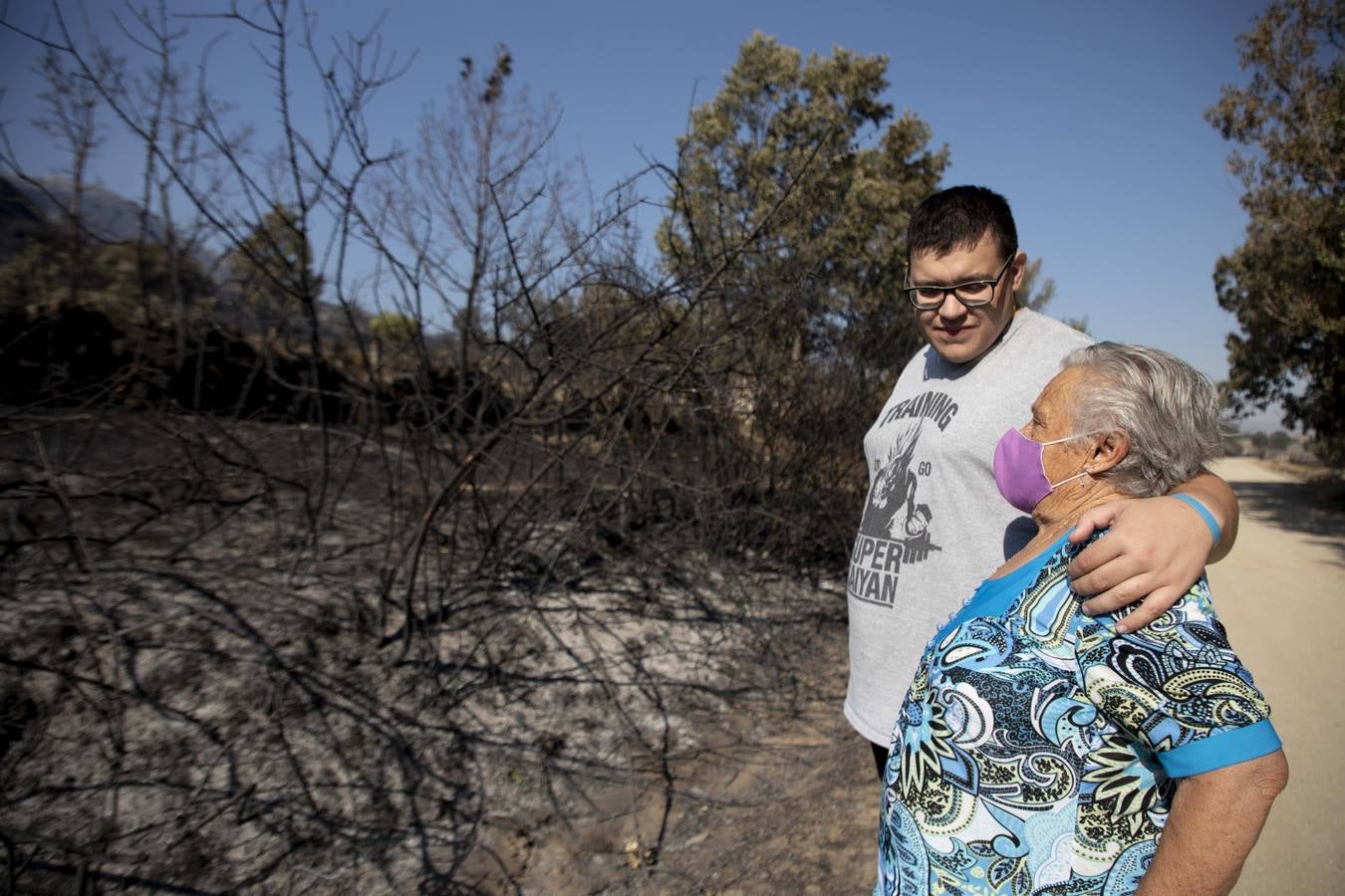 Fotos: Los vecinos desalojados por el incendio de Navalacruz regresan a sus casas