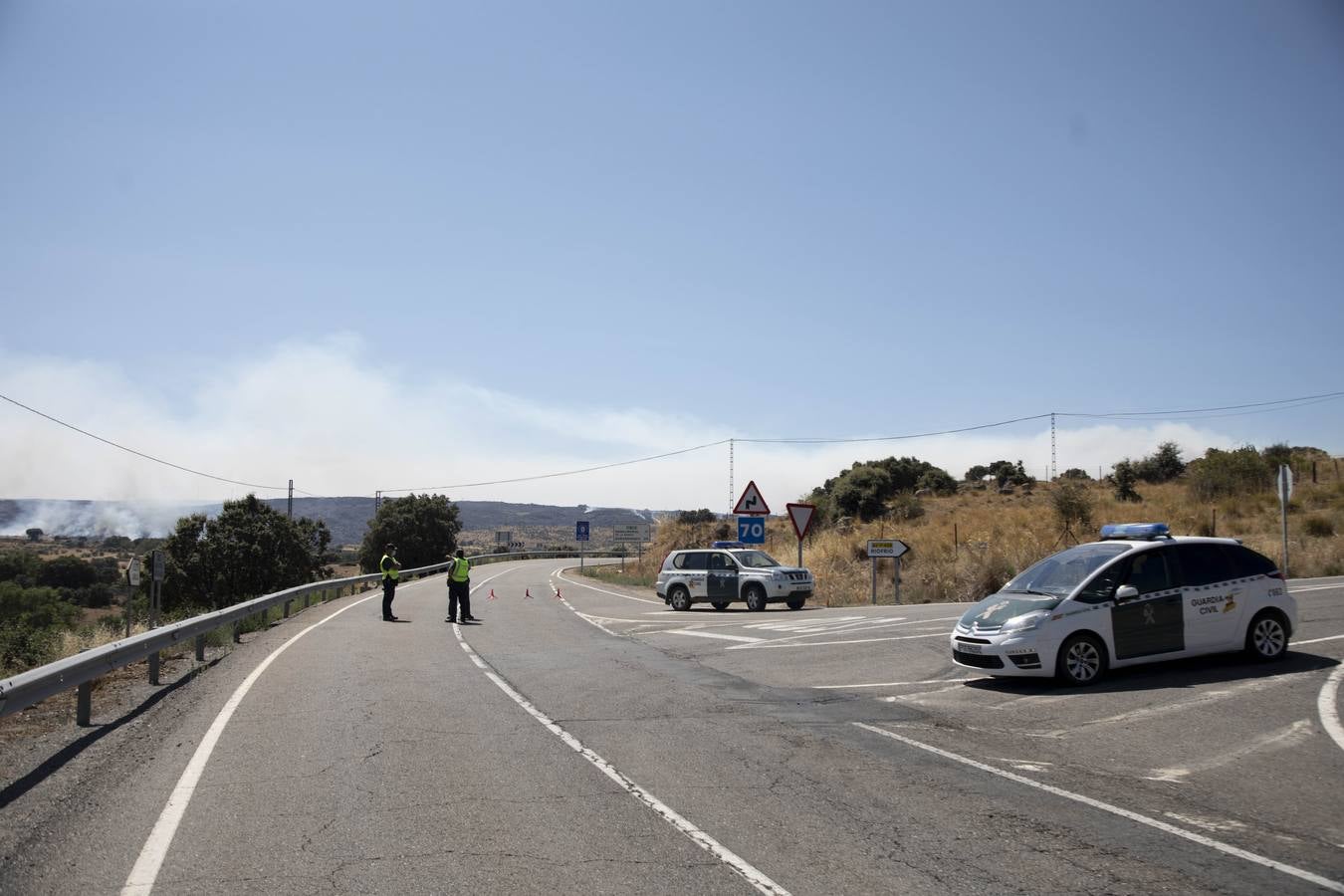 Fotos: Los vecinos desalojados por el incendio de Navalacruz regresan a sus casas