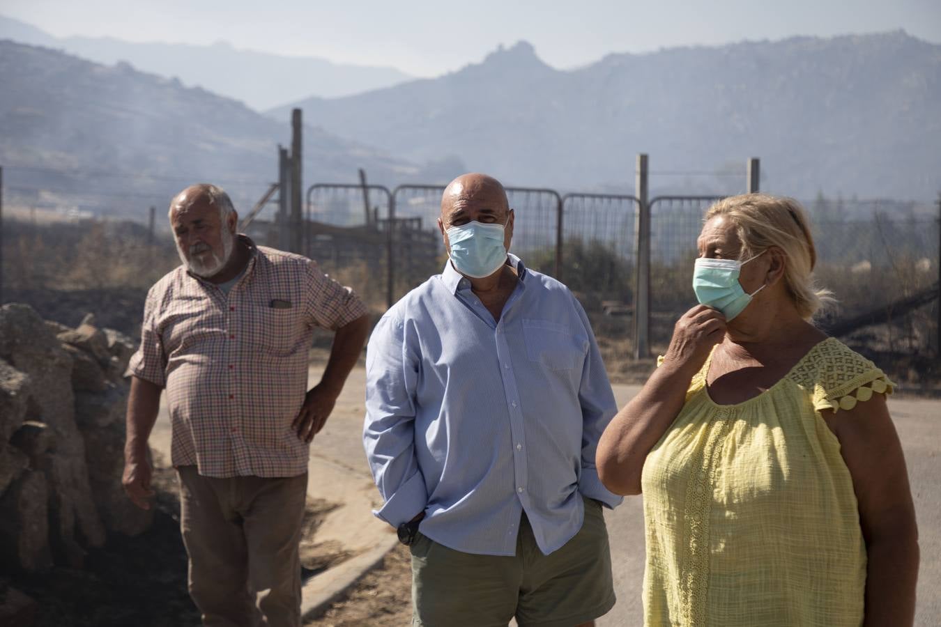 Fotos: Los vecinos desalojados por el incendio de Navalacruz regresan a sus casas