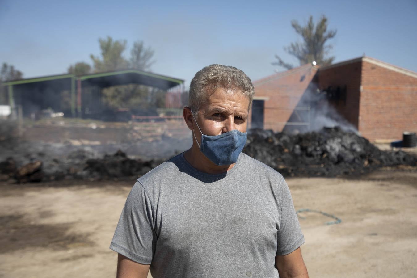 Fotos: Los vecinos desalojados por el incendio de Navalacruz regresan a sus casas