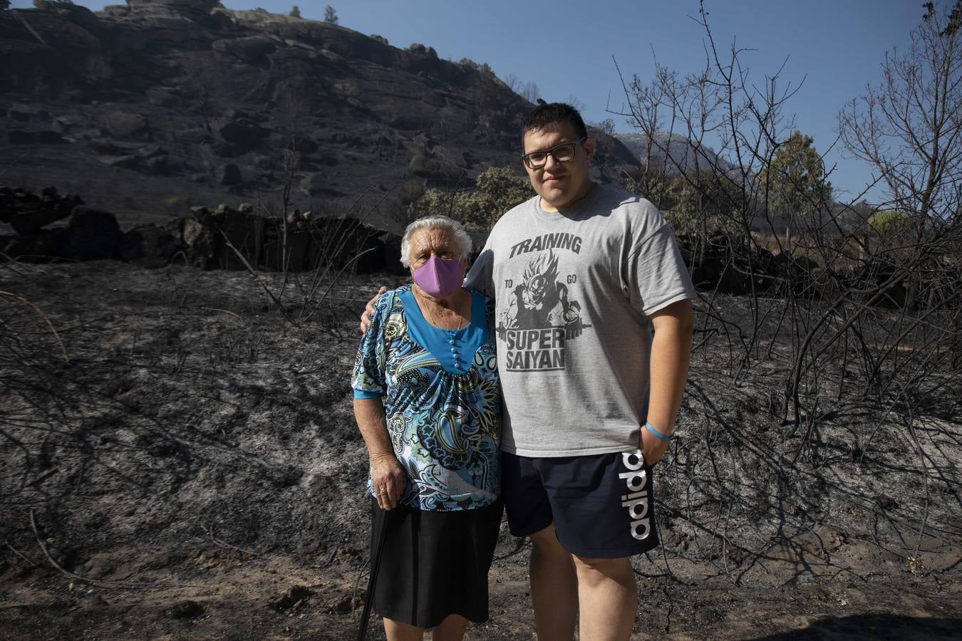 Fotos: Los vecinos desalojados por el incendio de Navalacruz regresan a sus casas