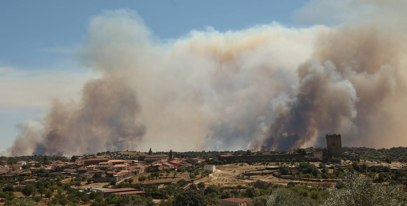 Fotos: Declarado en nivel 1 el incendio declarado en San Felices de Gallegos