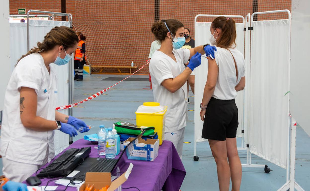 Vacunación de segundas dosis, este martes en Campos Góticos. 