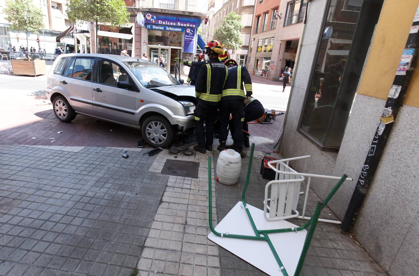 Fotos: Un atropello múltiple en Ponferrada deja una mujer fallecida y cinco heridos