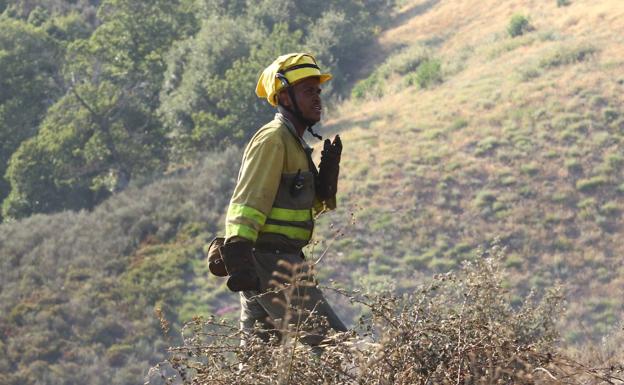 Galería. Incendio en la localidad de Trabadelo, León.