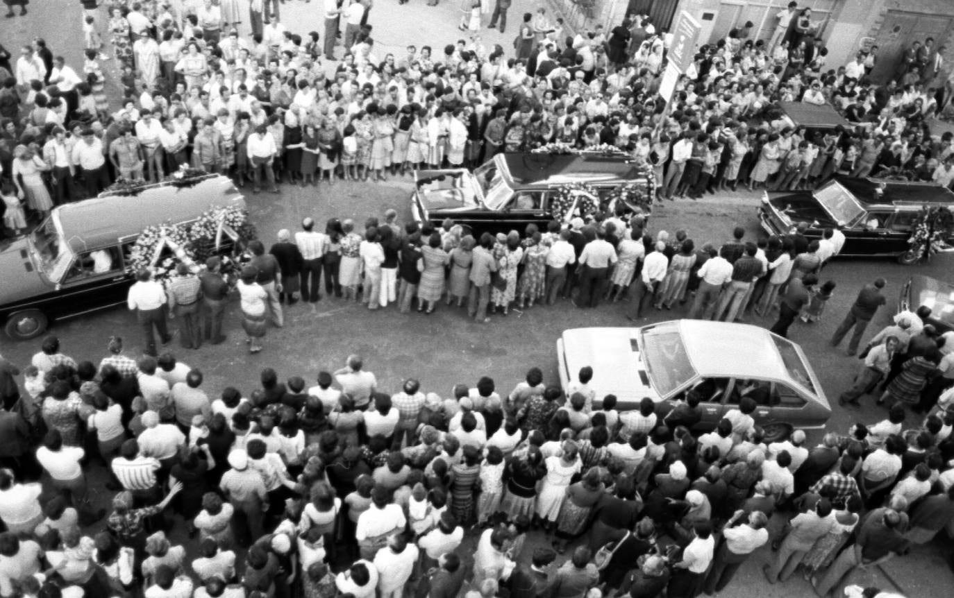 Imagen inédita del funeral de la familia en Santa Catalina.