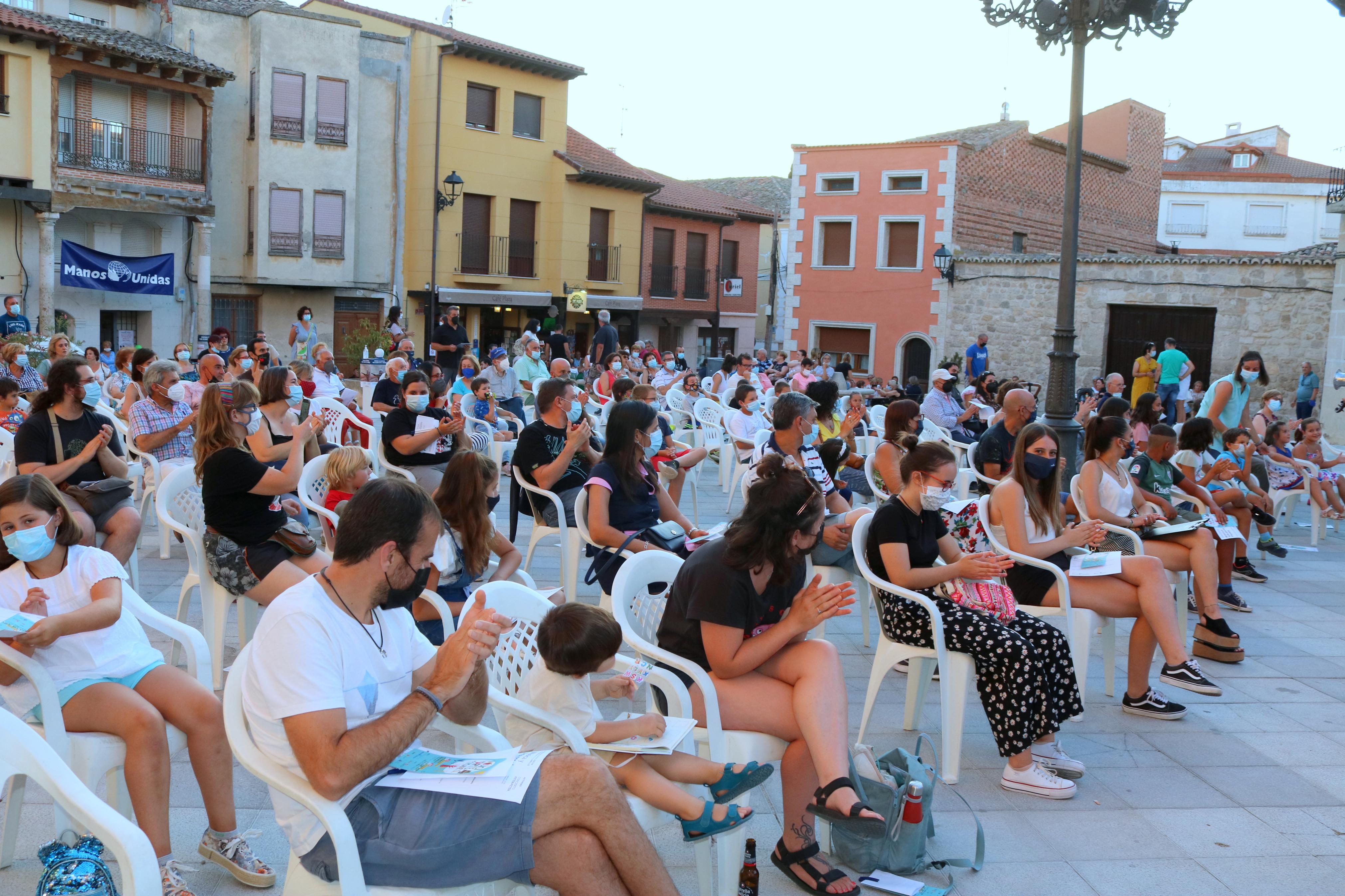 Fetén Fetén entusiasmó al numeroso público congregado en Baltanás