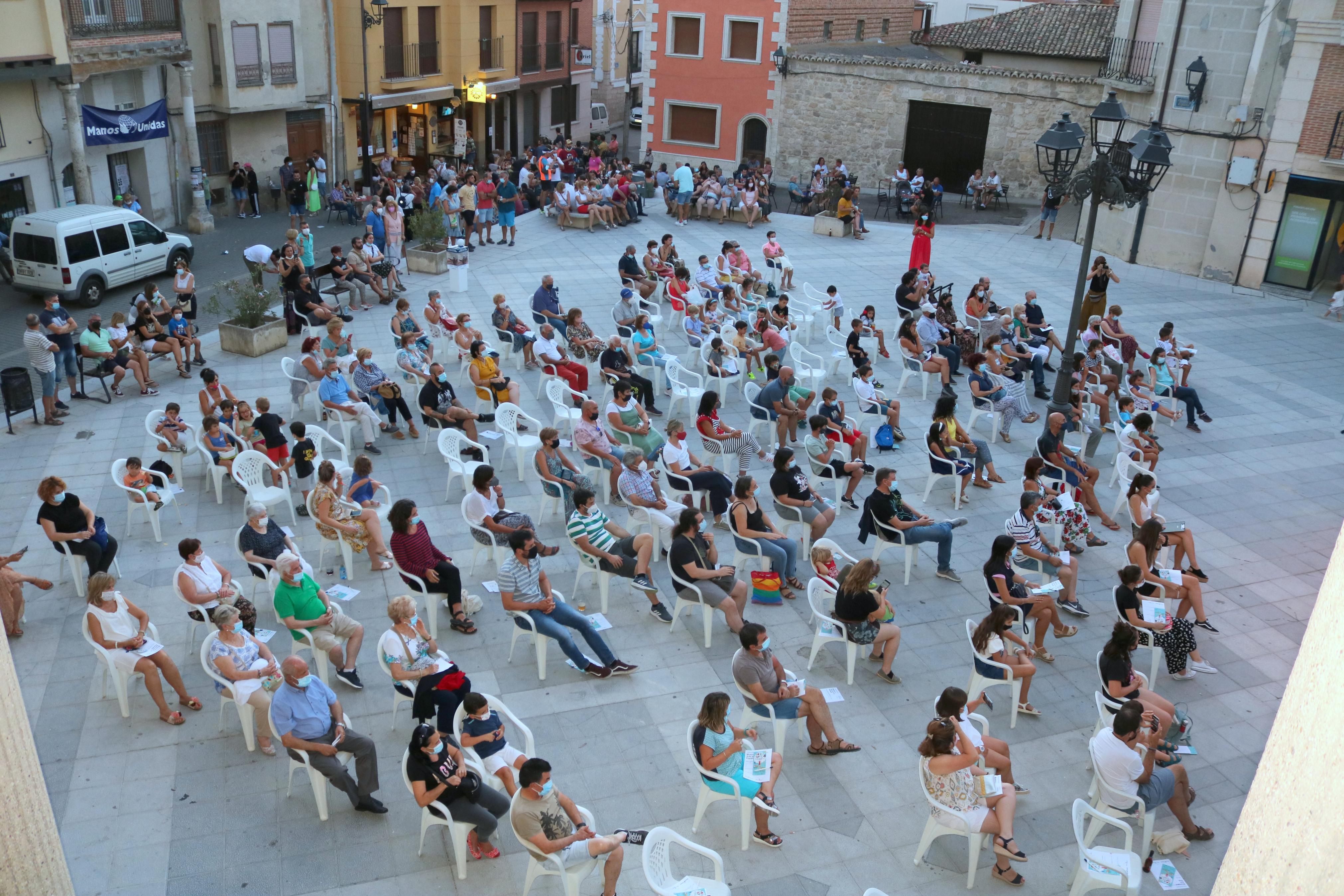 Fetén Fetén entusiasmó al numeroso público congregado en Baltanás