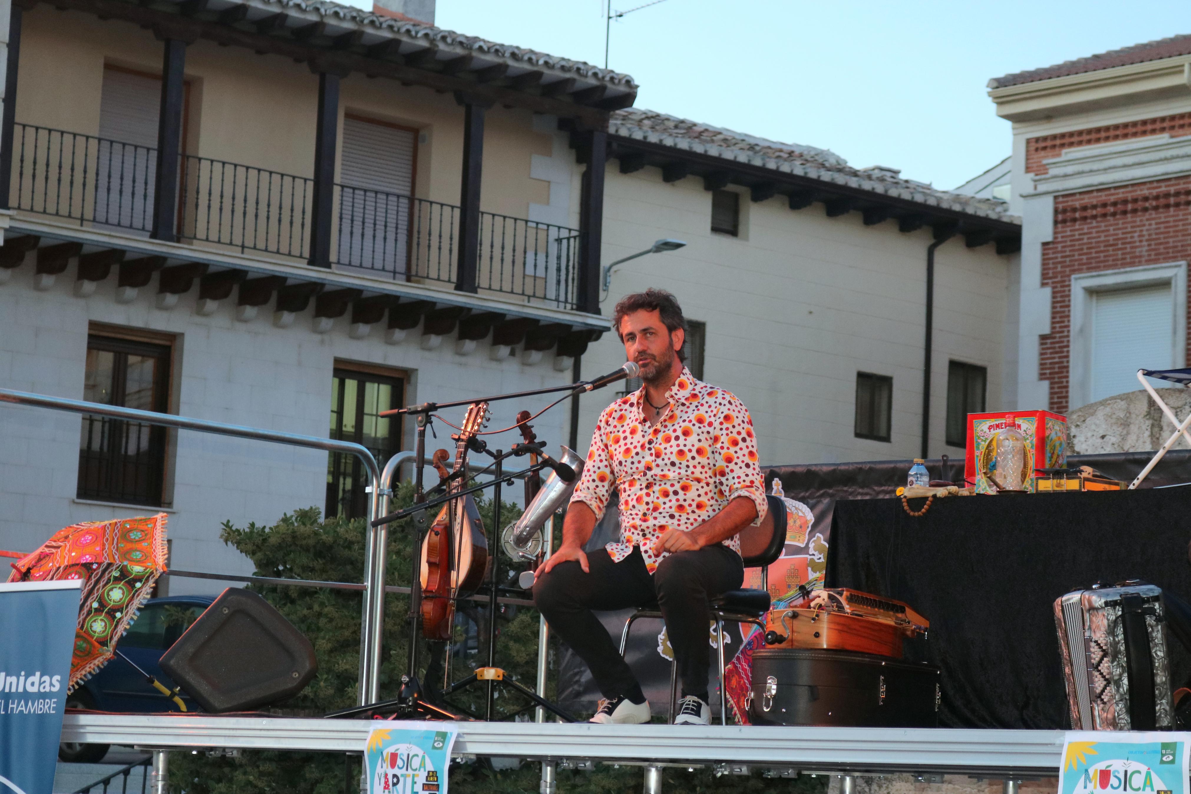 Fetén Fetén entusiasmó al numeroso público congregado en Baltanás