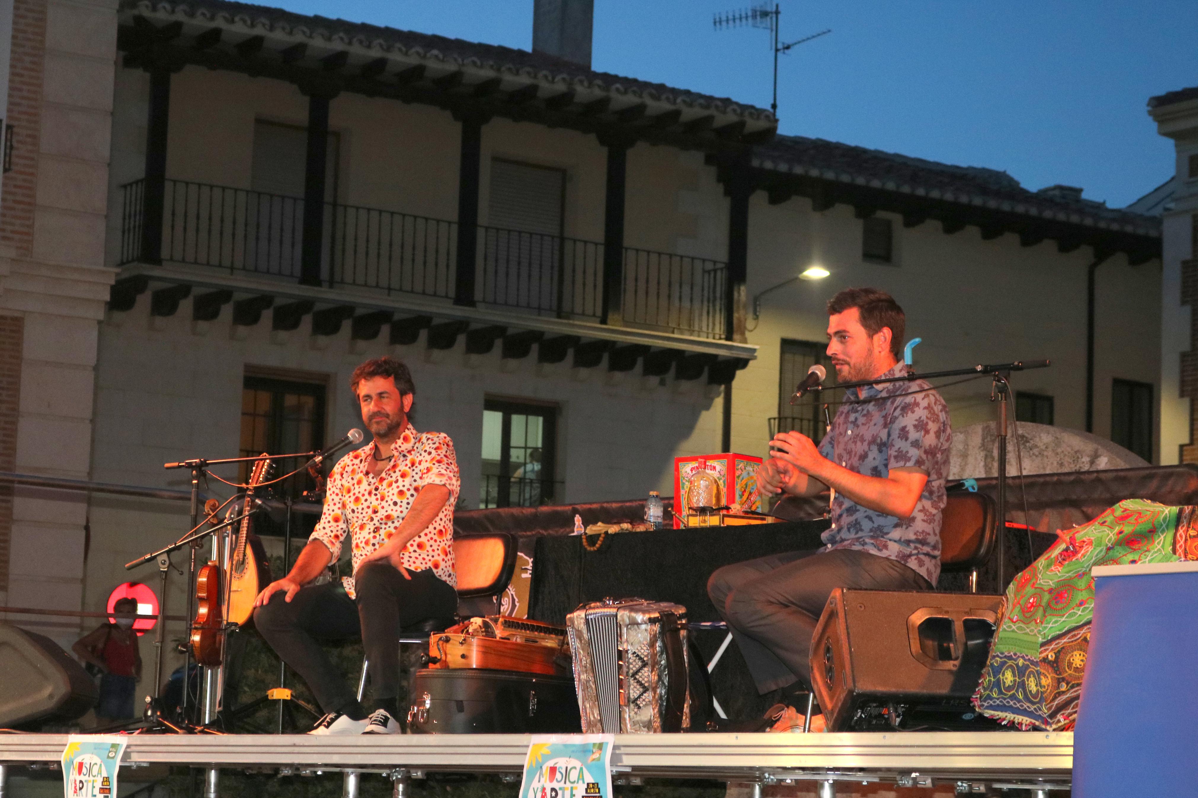 Fetén Fetén entusiasmó al numeroso público congregado en Baltanás