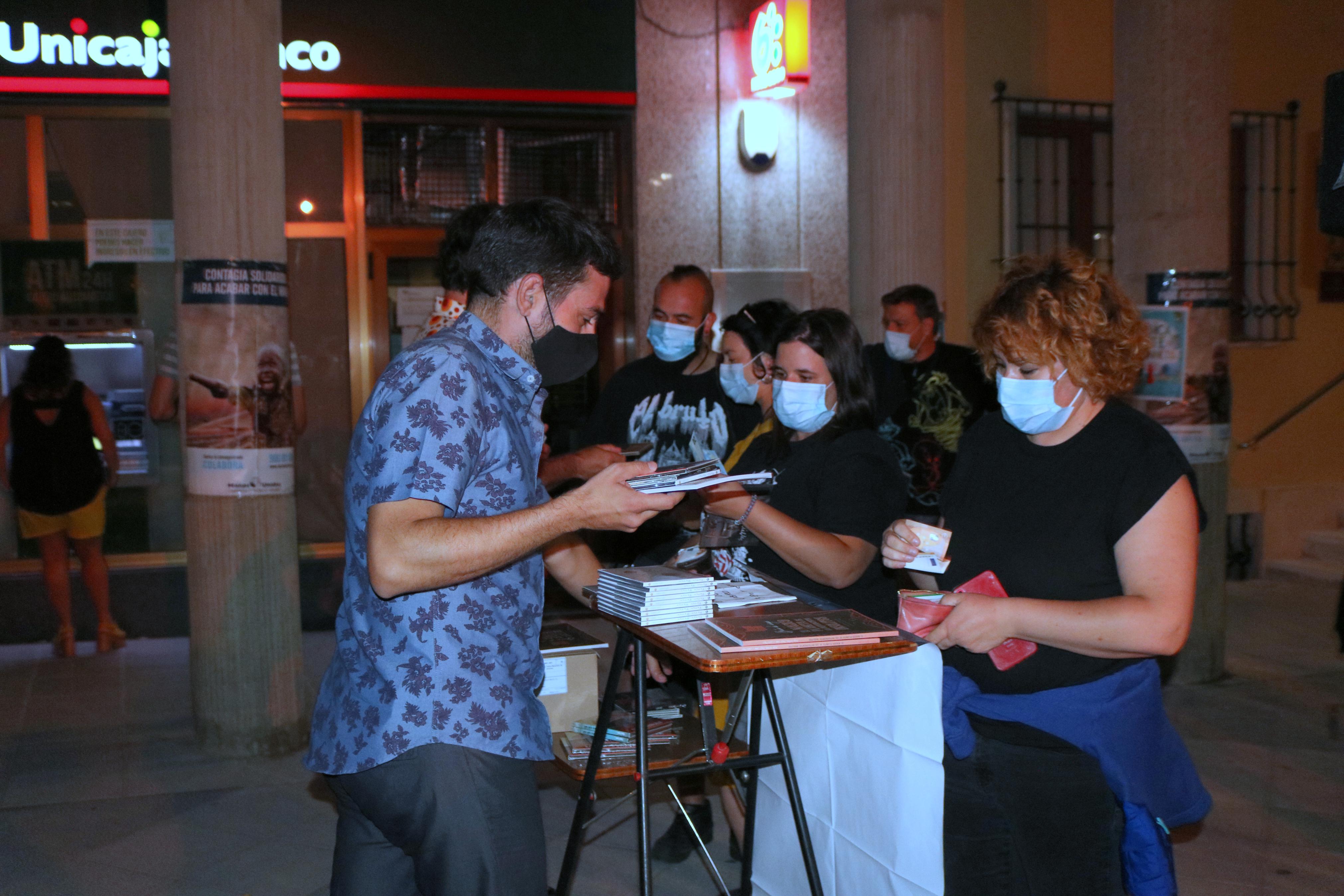 Fetén Fetén entusiasmó al numeroso público congregado en Baltanás