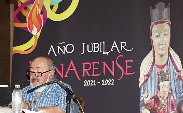 El historiador Juan Carlos Llorente, en su conferencia sobre la cultura popular enel Año Jubilar Henarense. 