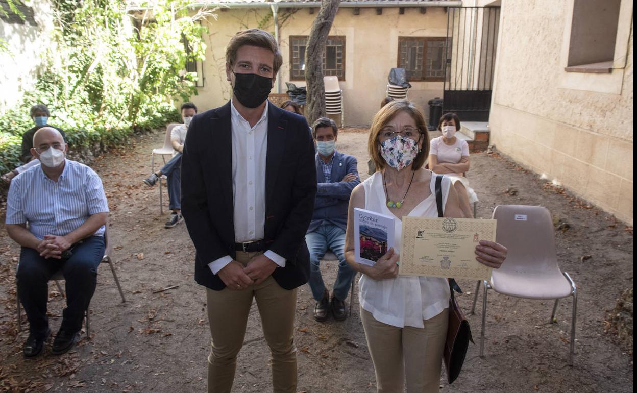 Albino Monterrubio y Ana Santos se alzan con los premios del concurso literario. 