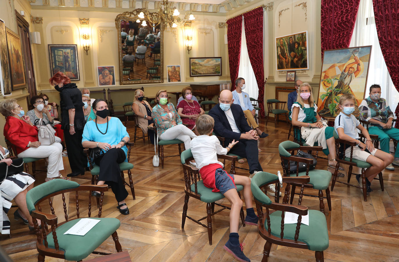 Fotos: El pintor Fernando Escobar abre San Antolín en el Casino de Palencia