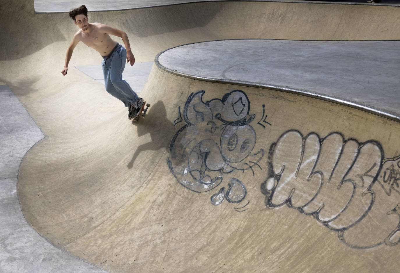 Fotos: Decenas de personas ya utilizan la pista de skate en las Moreras