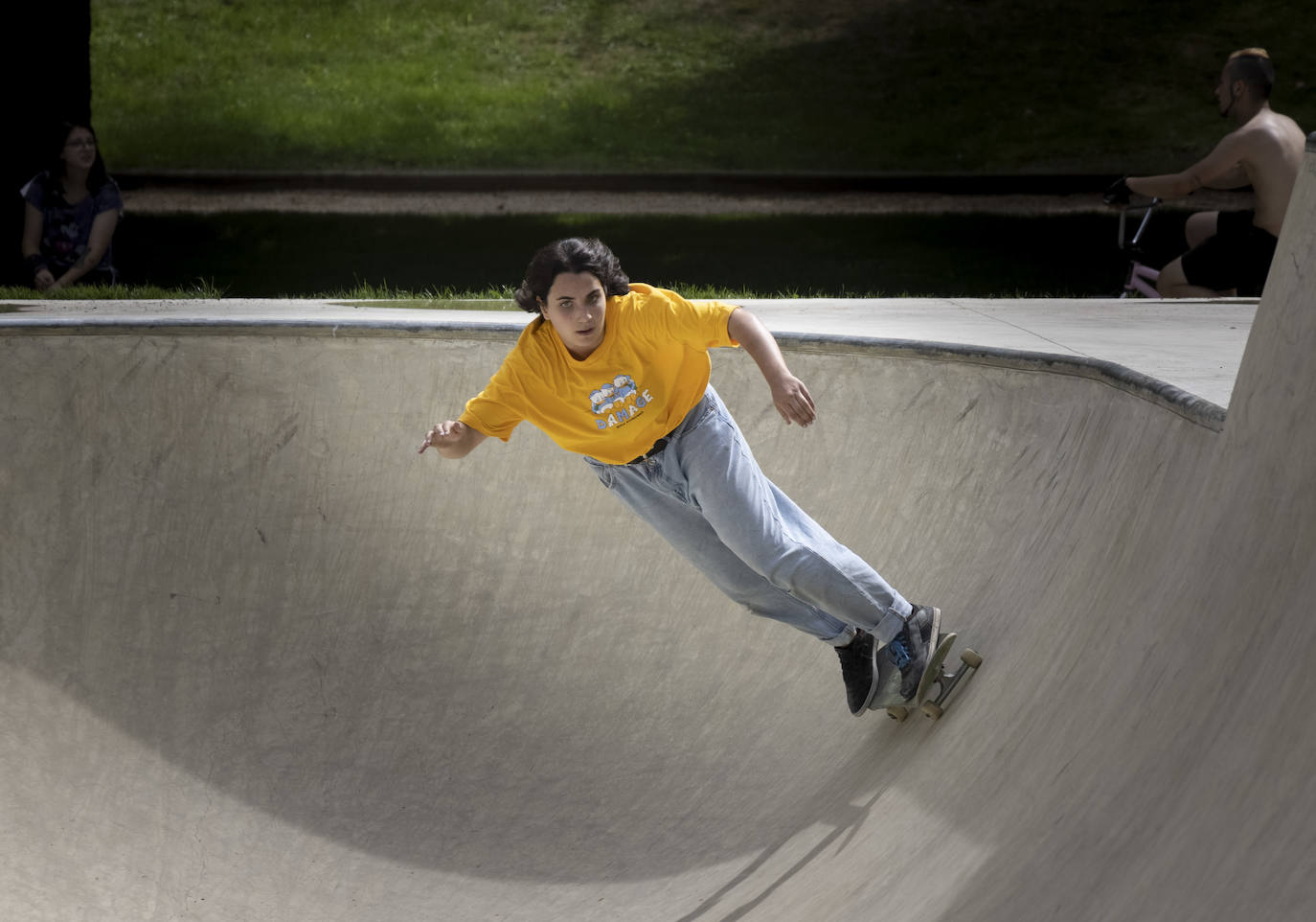 Fotos: Decenas de personas ya utilizan la pista de skate en las Moreras