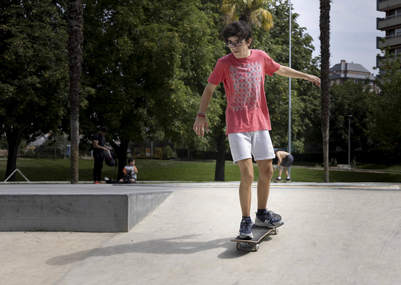 Fotos: Decenas de personas ya utilizan la pista de skate en las Moreras