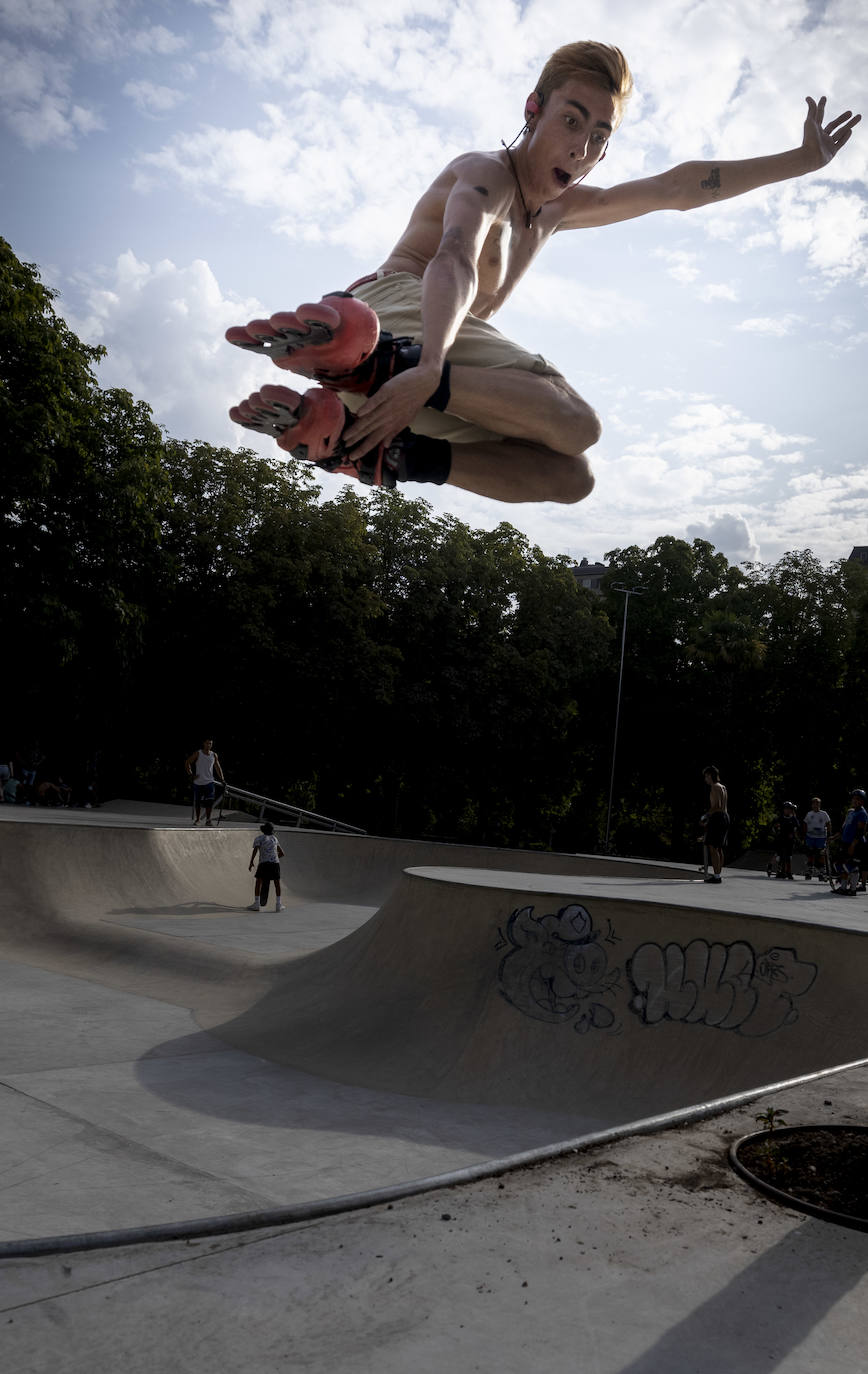 Fotos: Decenas de personas ya utilizan la pista de skate en las Moreras