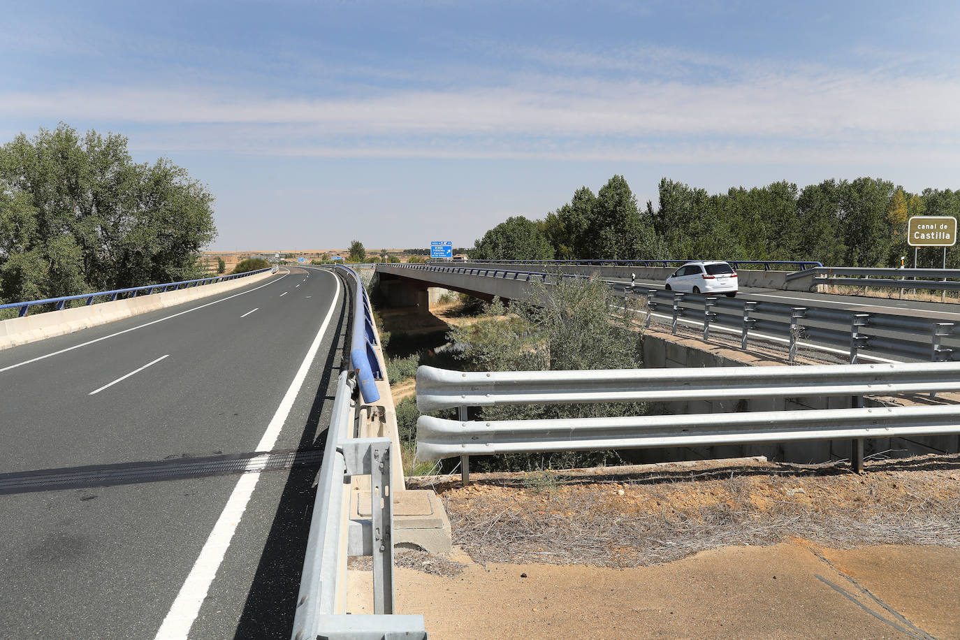 Fotos: Corte de tráfico en la A-67 a la altura de Frómista en sentido Palencia