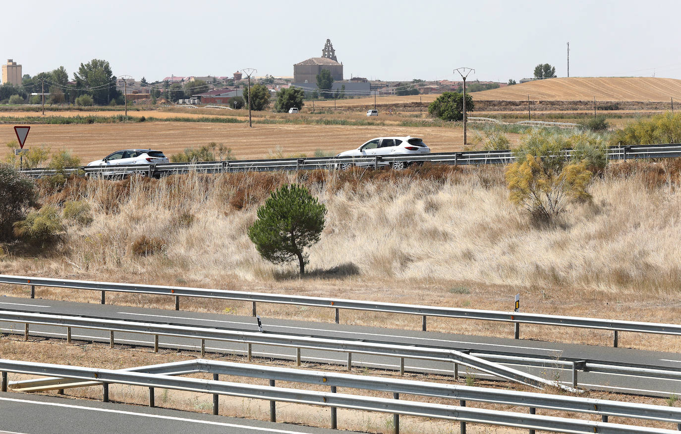 Fotos: Corte de tráfico en la A-67 a la altura de Frómista en sentido Palencia