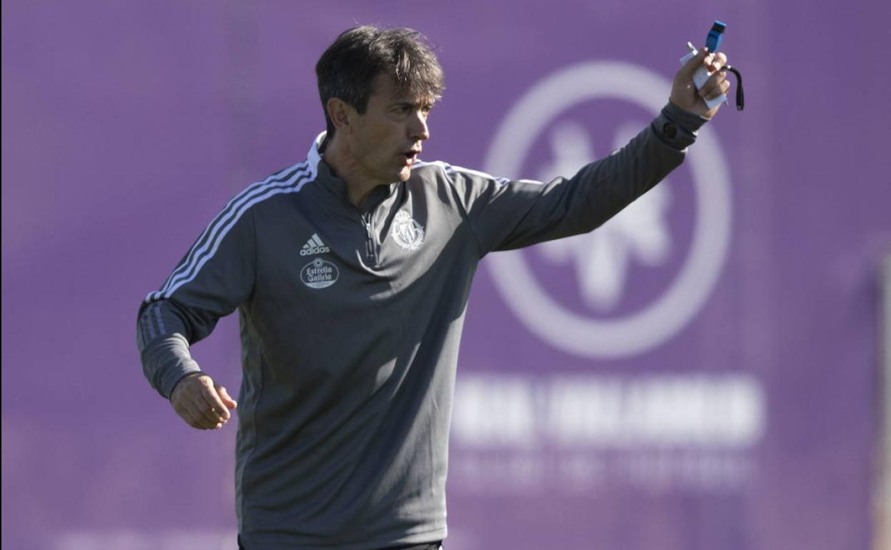 Pacheta, durante una sesión de entrenamiento del Real Valladolid en los Campos Anexos.