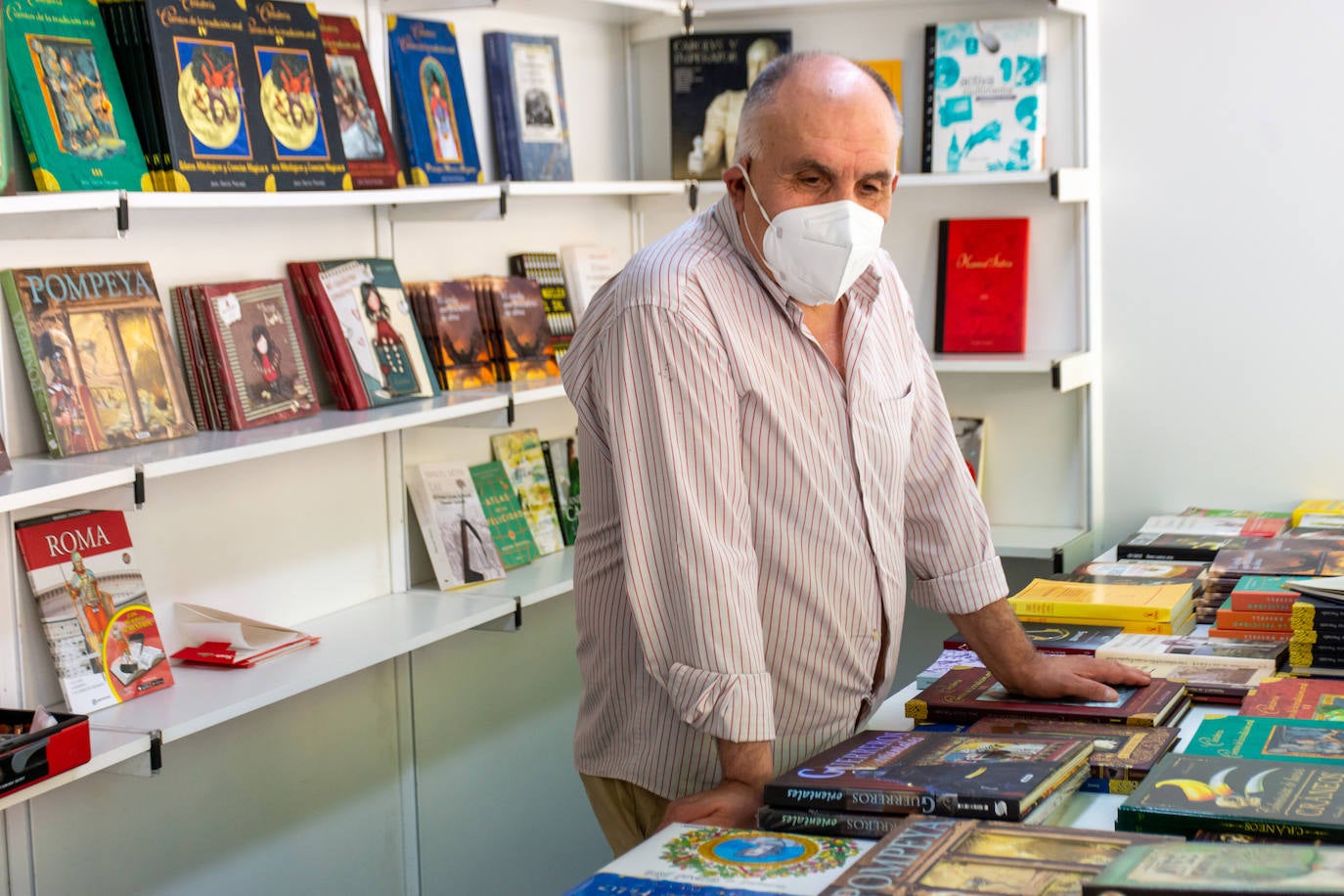 Fotos: Los libros se instalan en el Parque del Salón de Palencia