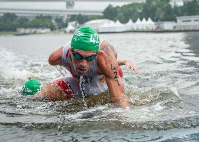 Imagen secundaria 1 - Bronce olímpico para el triatleta salmantino Alex Sánchez Palomero en Tokio
