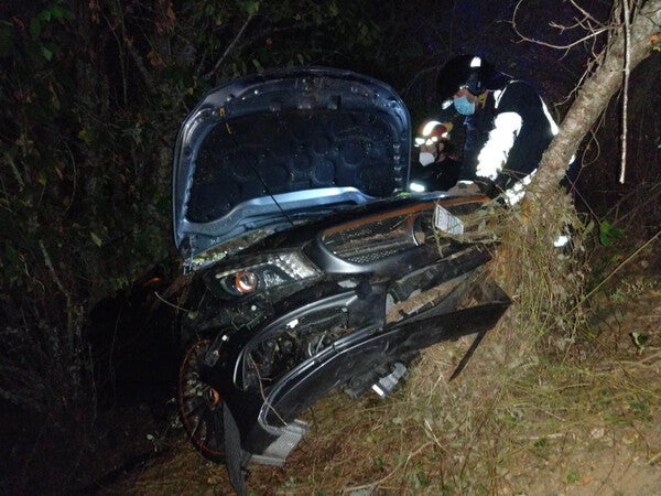 Imagen del vehículo tras el accidente.