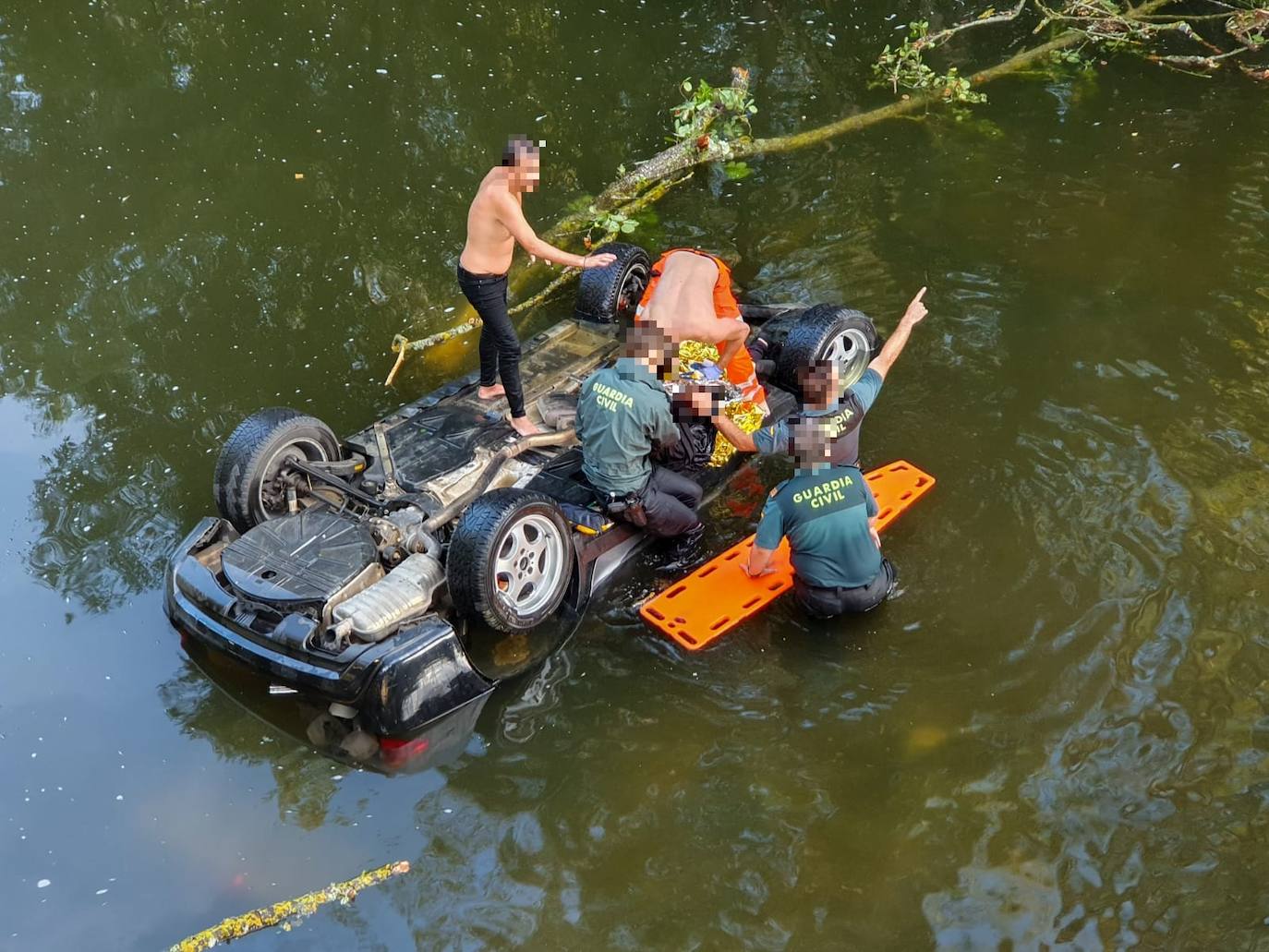 Rescate en el río Nela.