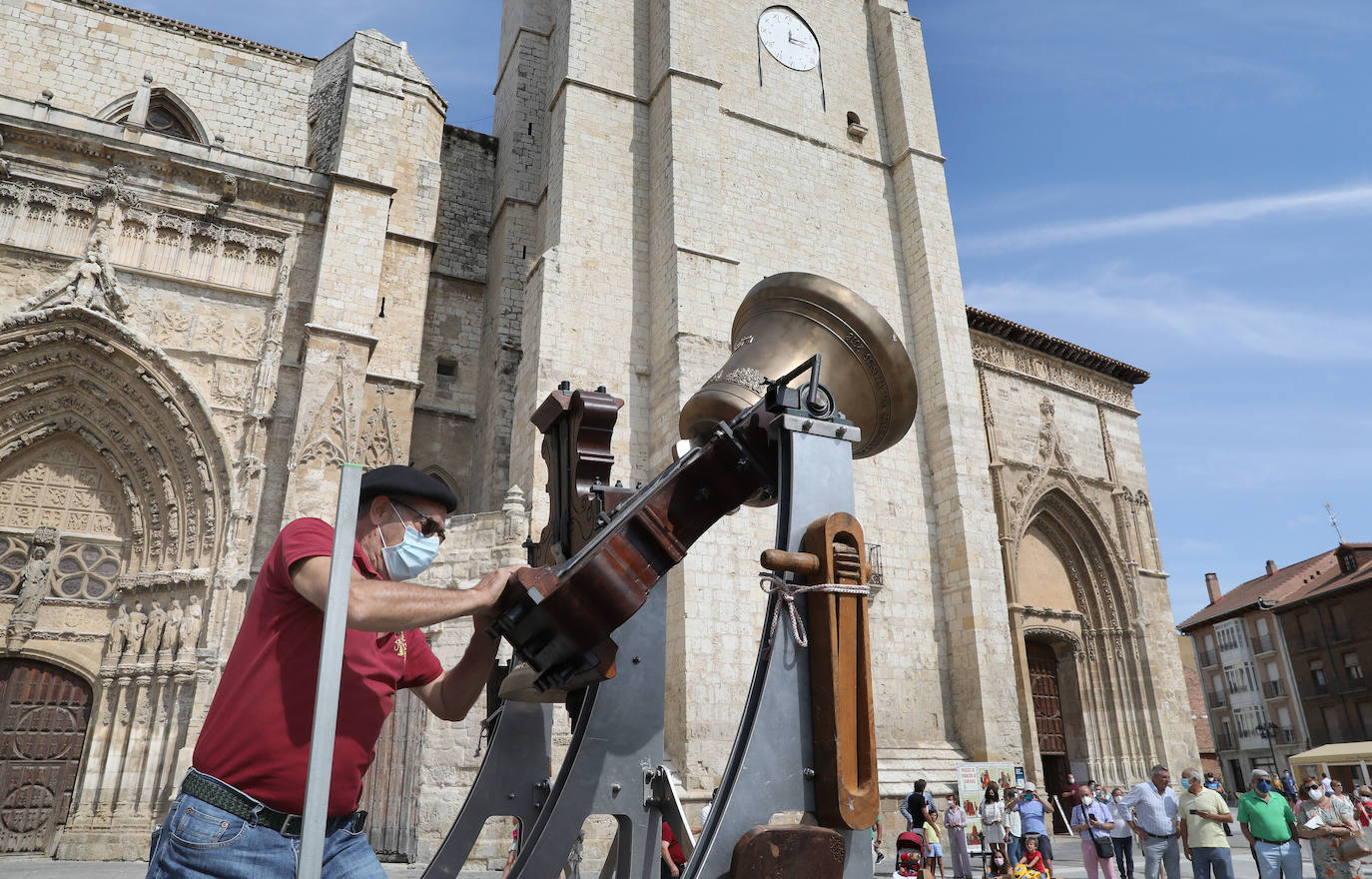 Fotos: Las campanas doblan por San Antolín