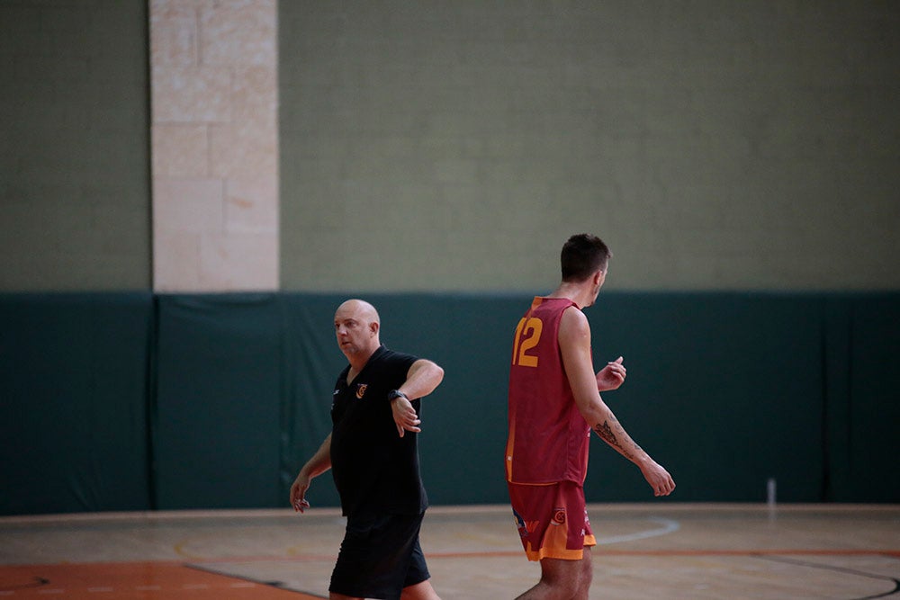 El Aquimisa ya entrena en el pabellón de Carbajosa de la Sagrada 