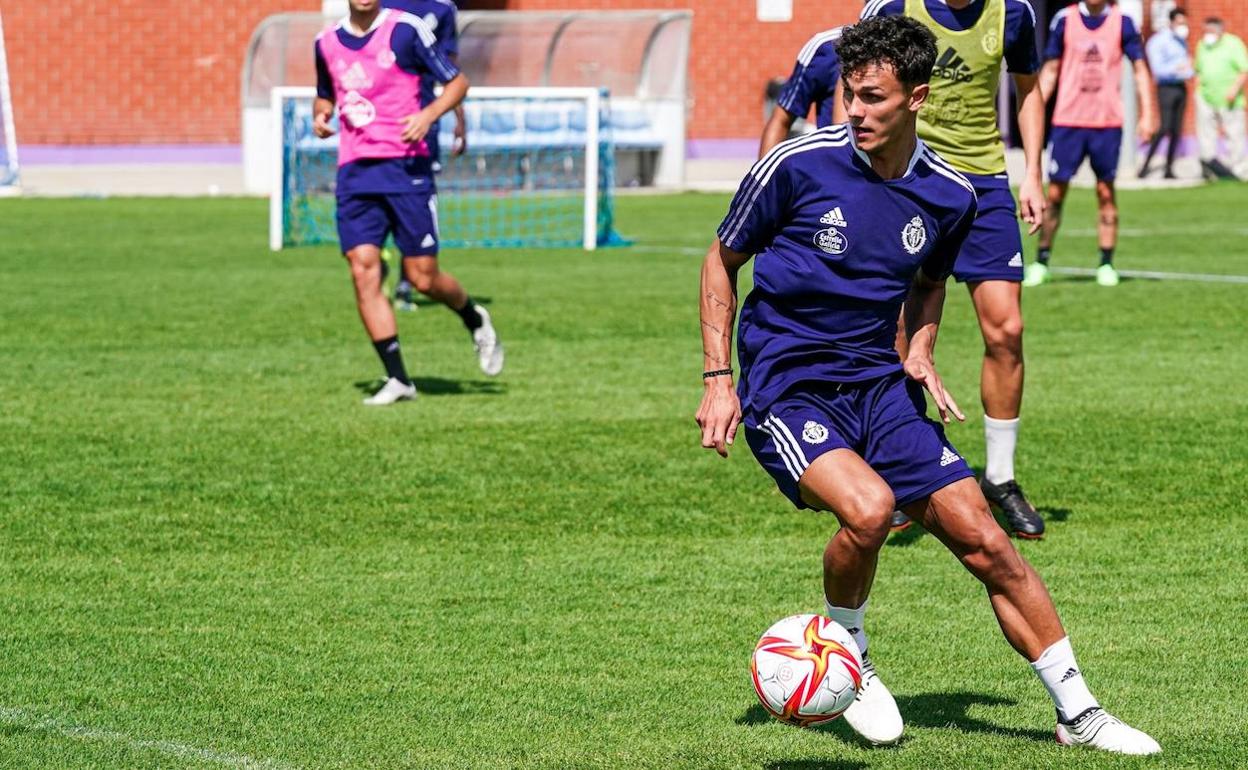 El lateral en un entrenamiento del Promesas. 