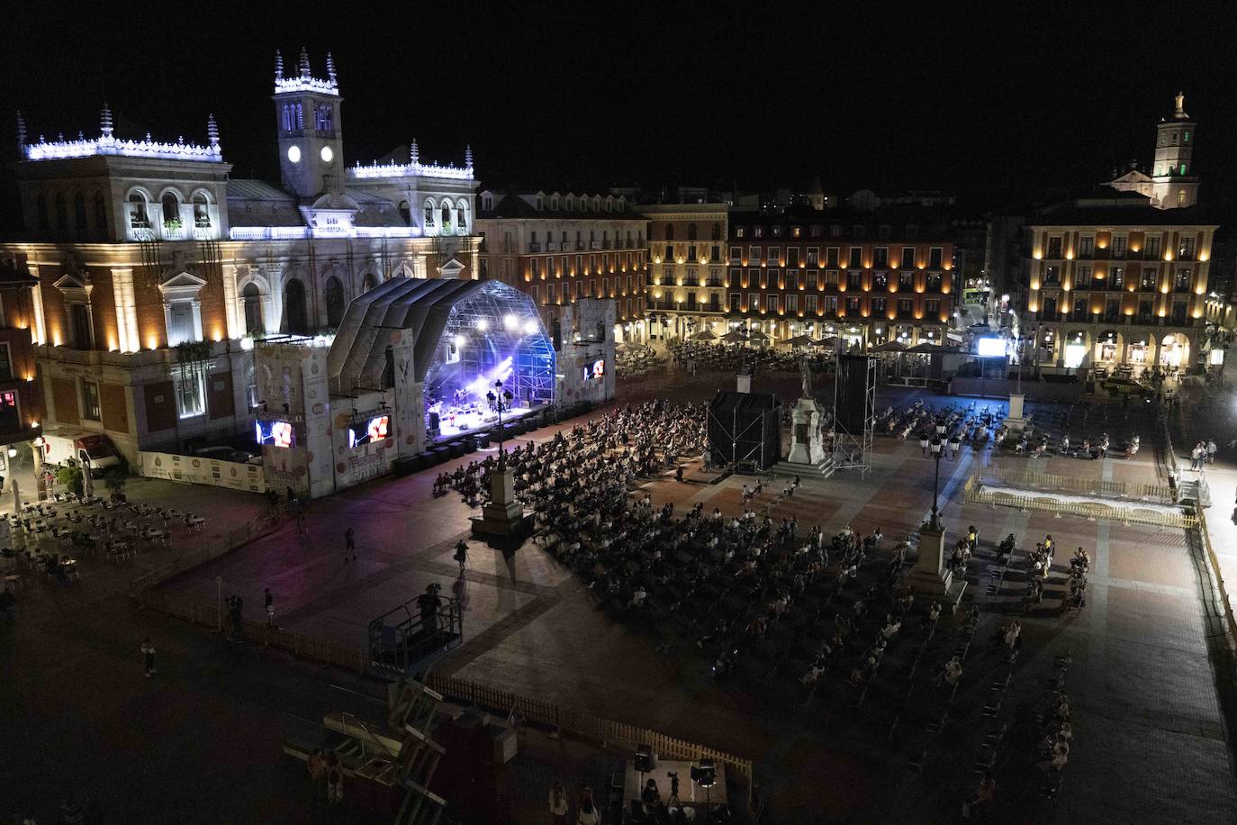 Fotos: Concierto de Amparanoia en la Plaza Mayor de Valladolid