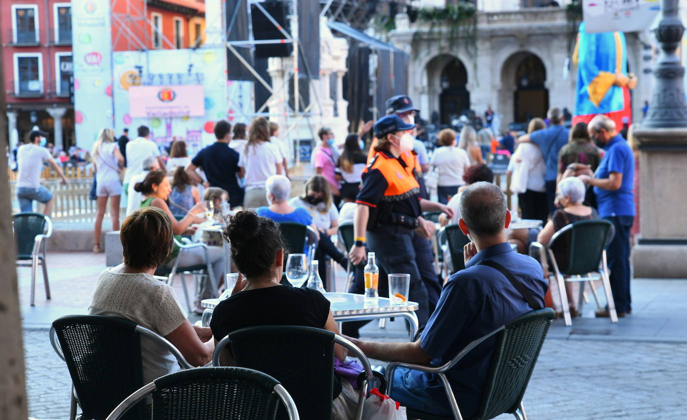 Fotos: Controles de accesos a la Plaza Mayor de Valladolid a propósito del pregón de Fiestas