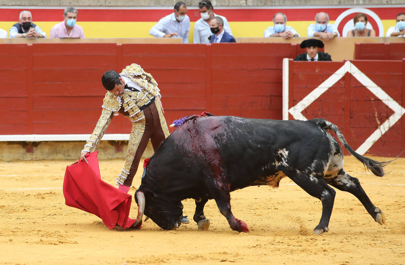 Los toros de Zalduendo estuvieron muy por debajo de los toreros en el festejo que abría el ciclo de San Antolín