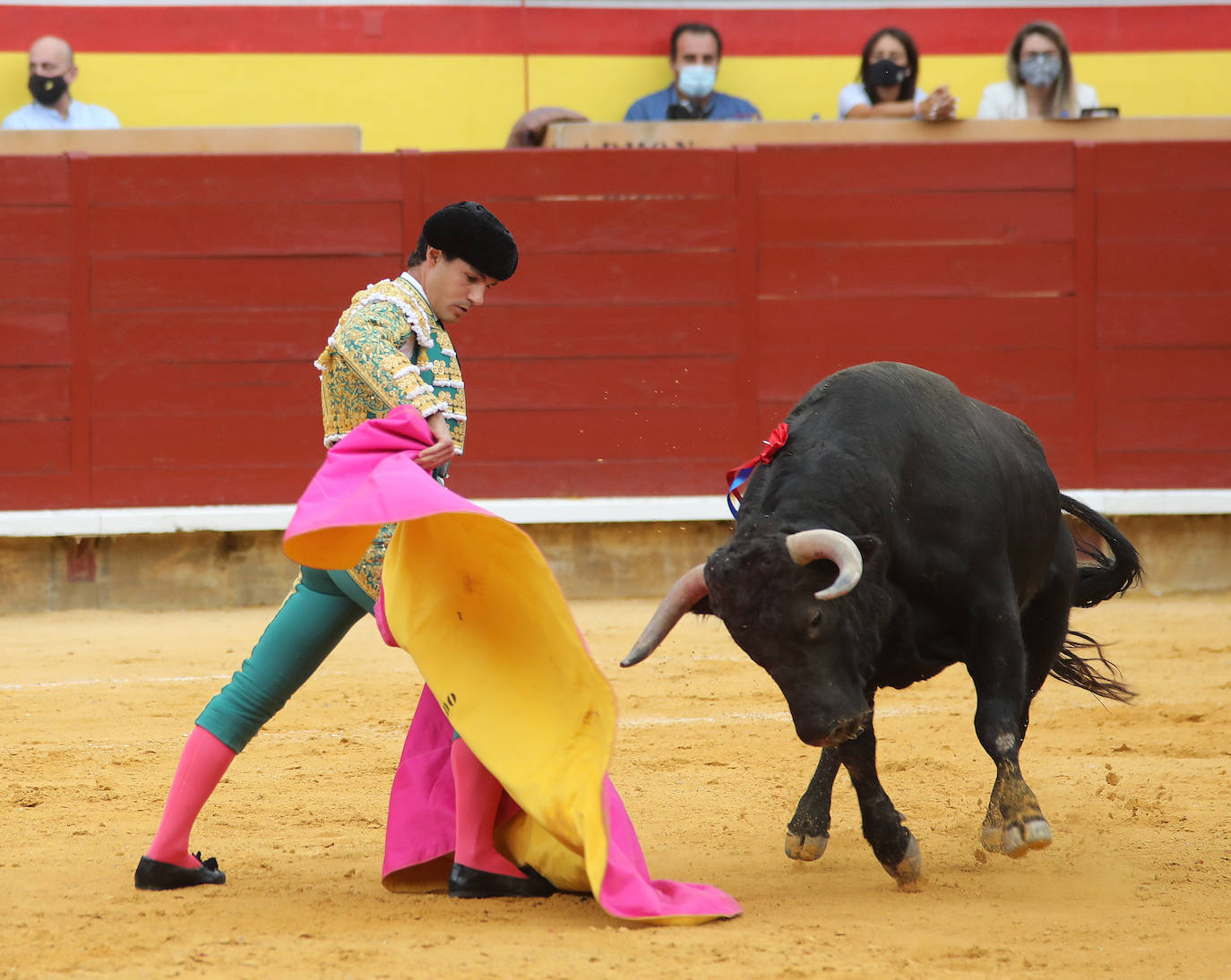 Los toros de Zalduendo estuvieron muy por debajo de los toreros en el festejo que abría el ciclo de San Antolín