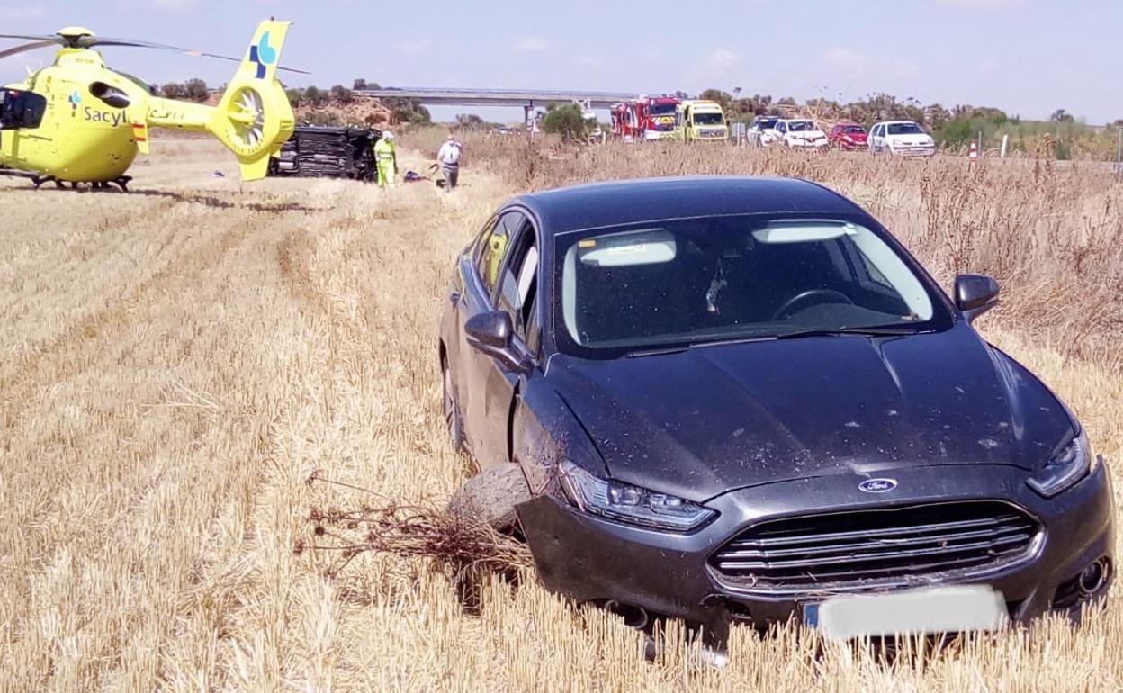 Los dos vehiculos siniestrados, en el lugar del accidente. 