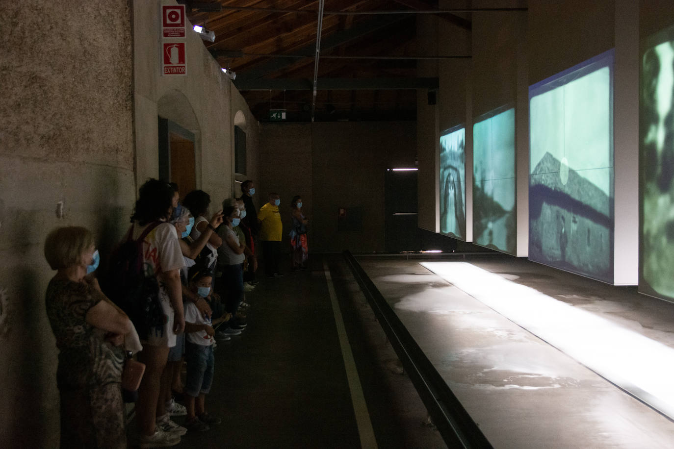 El recorrido está dividido en cuatro partes en las que se proyecta tanto la historia del propio Canal de Castilla, con su nacimiento de mano del Rey Felipe VI y el Marqués de la Ensenada, hasta la flora y fauna característica de esta obra hidráulica.