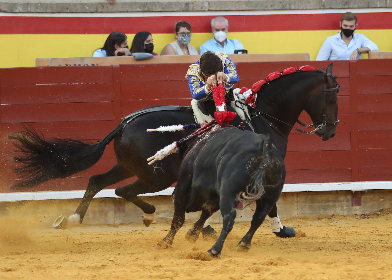 Guillermo Hermoso de Mendoza coloca a dos manos en Palencia.