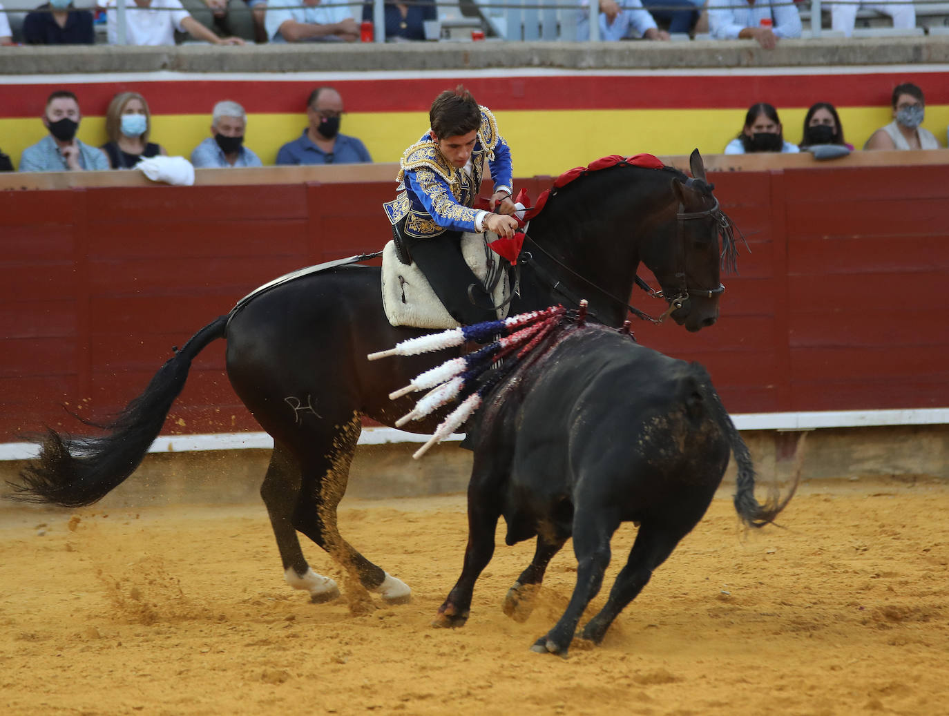 Guillermo Hermoso de Mendoza coloca a dos manos en Palencia.