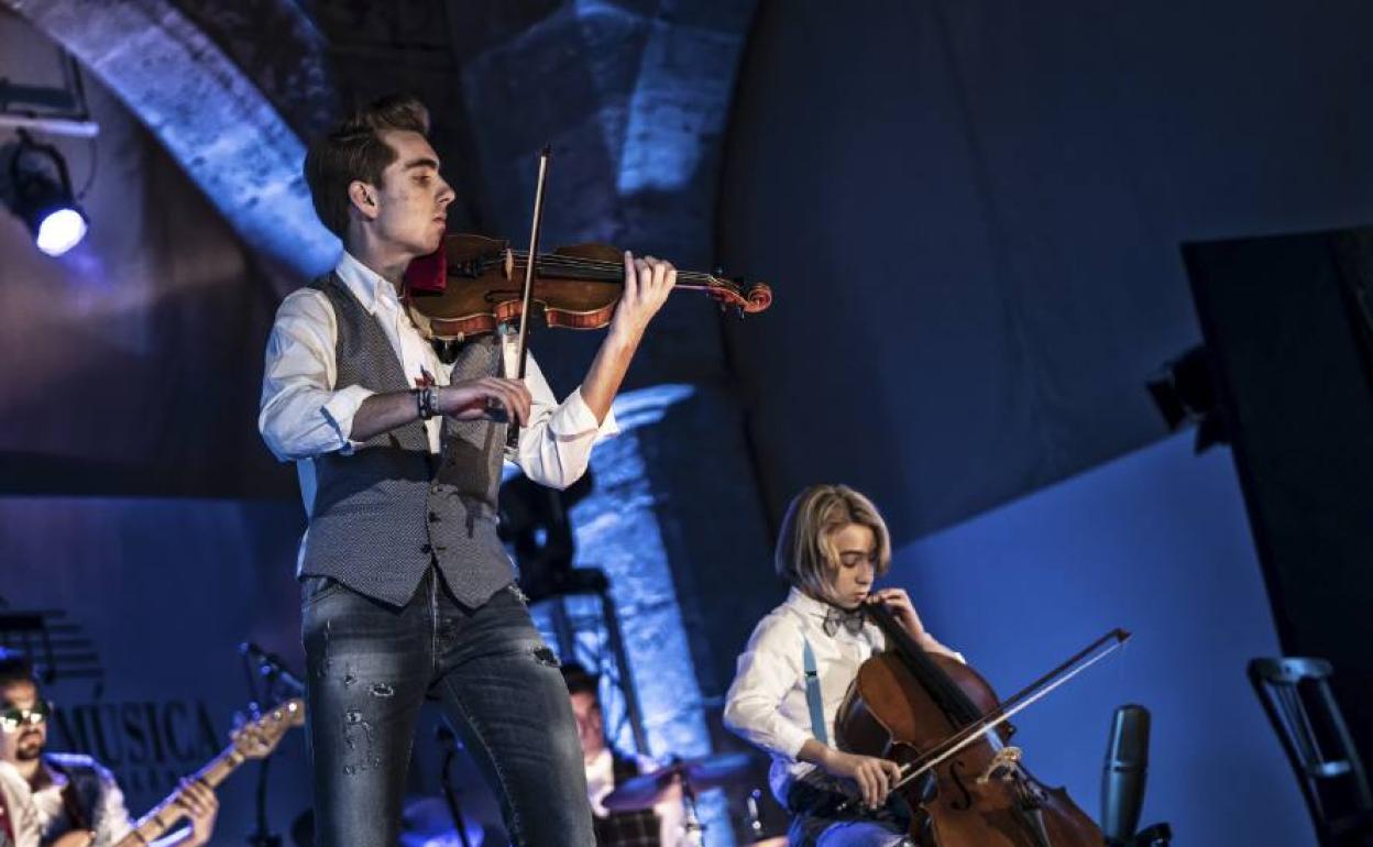 Los Violincheli Brothers, durante una actuación. 