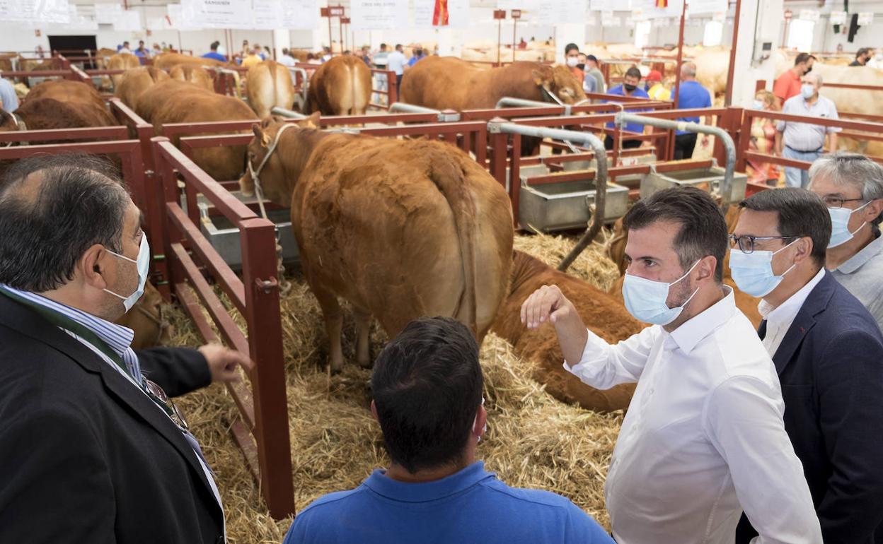 Tudanca, durante su visita a la feria Salamaq