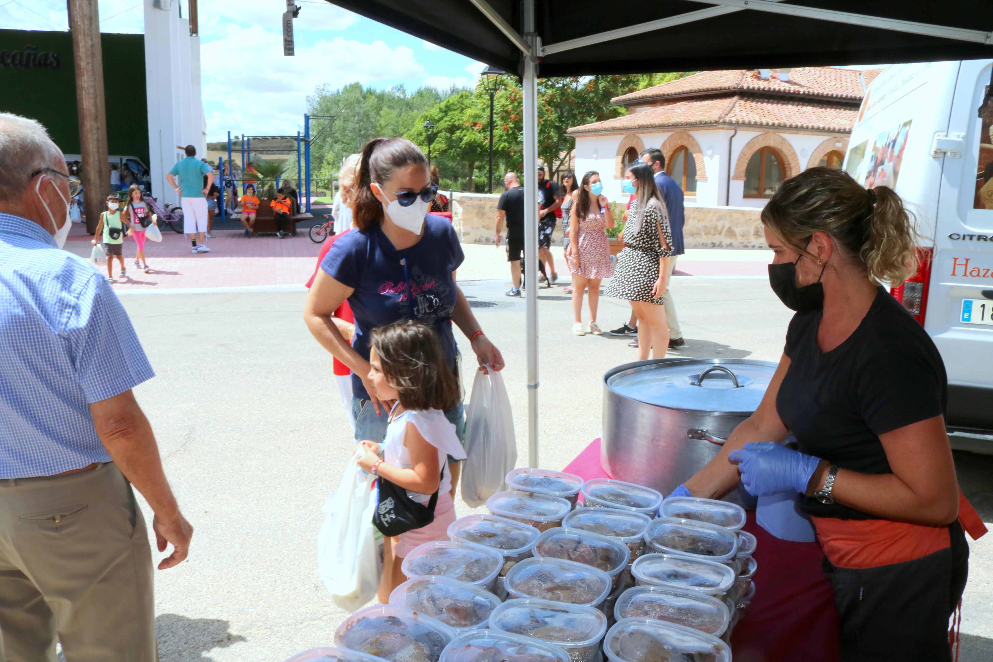 La localidad cerrateña disfrutó de una ternera asada para todo el pueblo