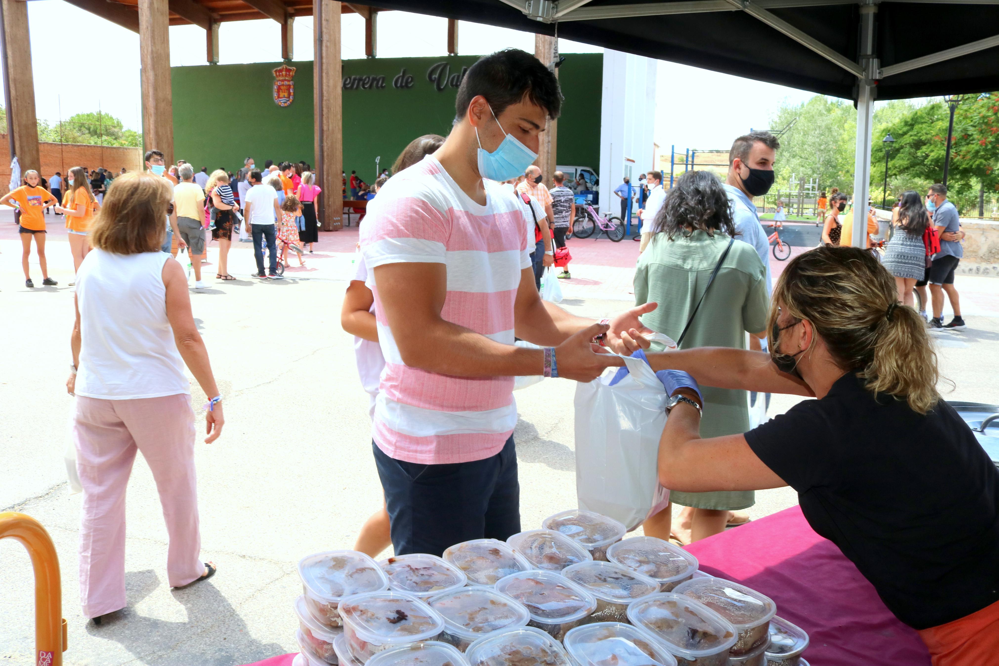 La localidad cerrateña disfrutó de una ternera asada para todo el pueblo