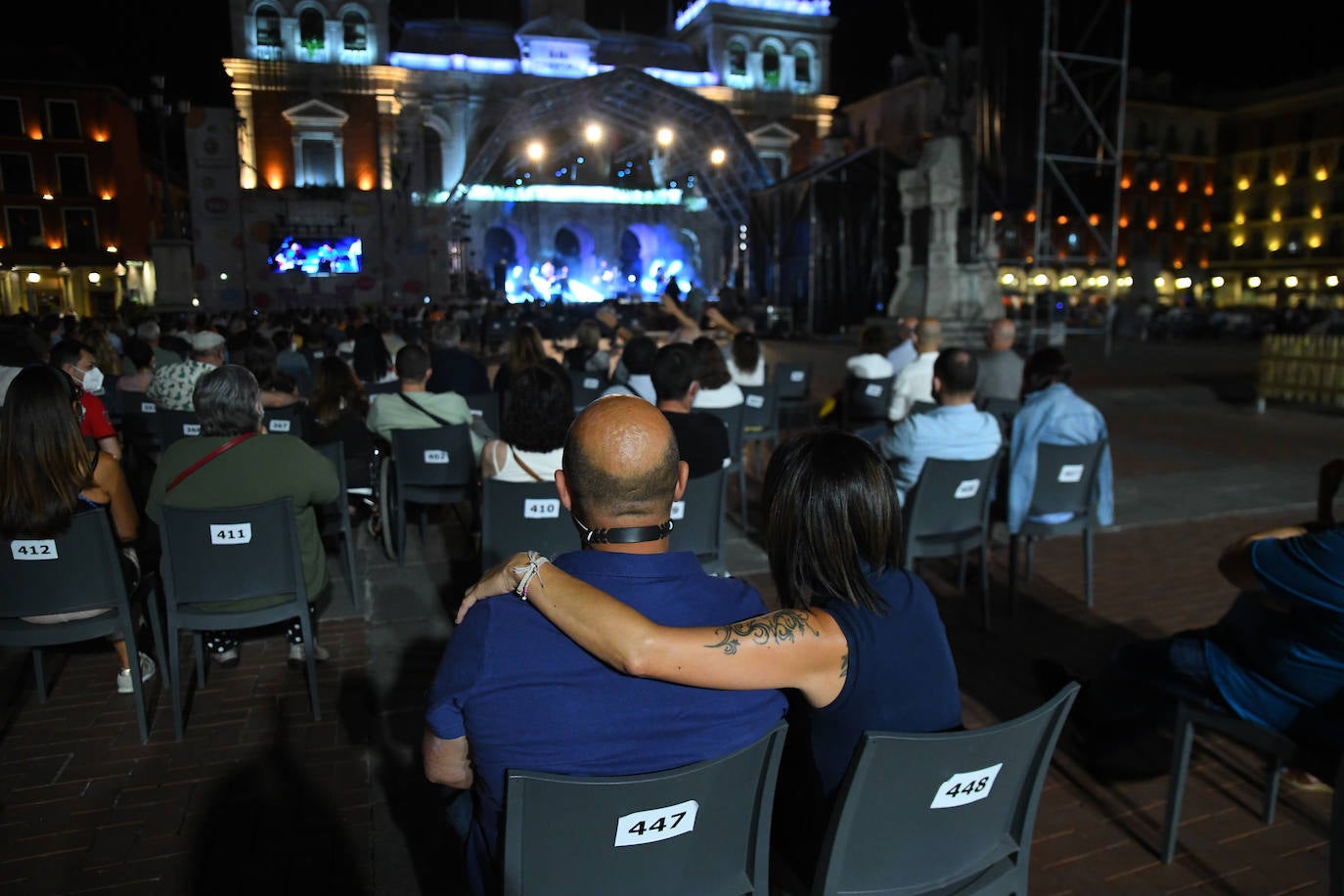 Fotos: Concierto de la Orquesta Mondragón el la Plaza Mayor de Valladolid