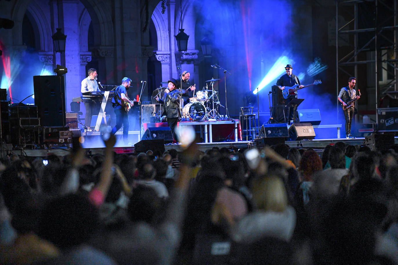 Fotos: Concierto de la Orquesta Mondragón el la Plaza Mayor de Valladolid