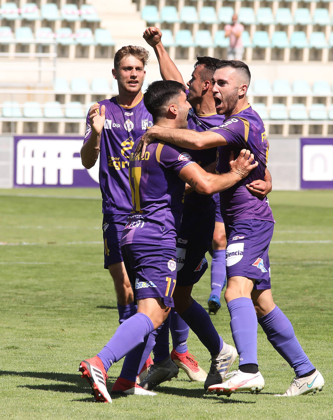 Los jugadores de Rubén Gala consiguen la primera victoria en La Balastera