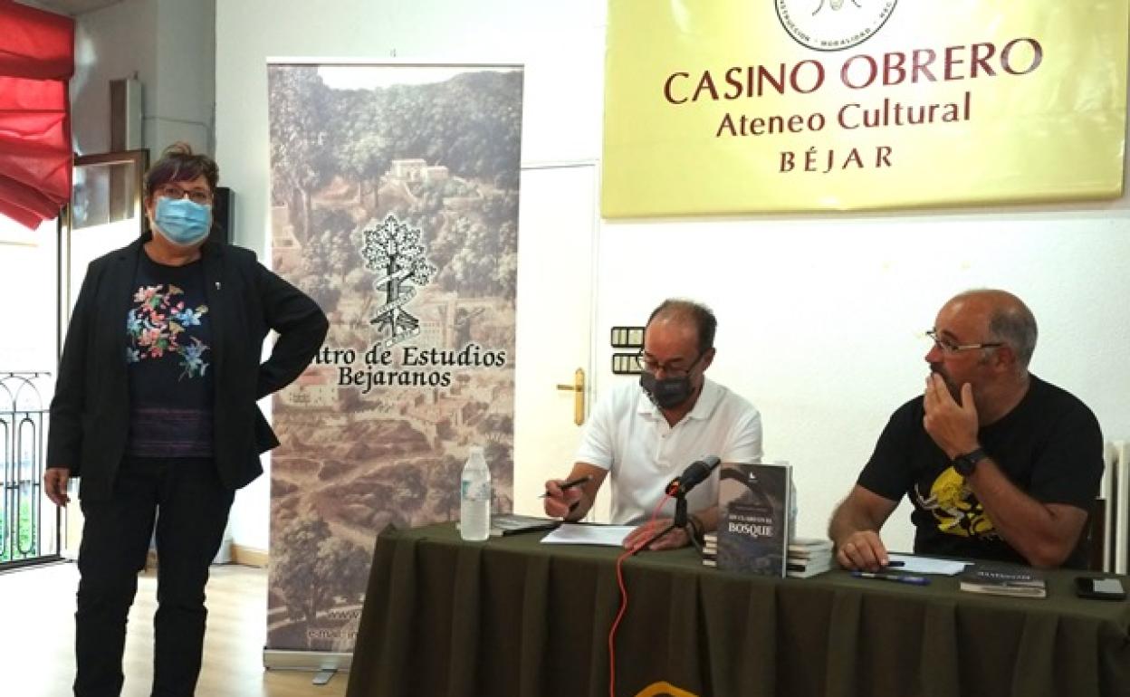 Josefá Montero, José Francisco Merino y el autor del libro, Tomás García Merino