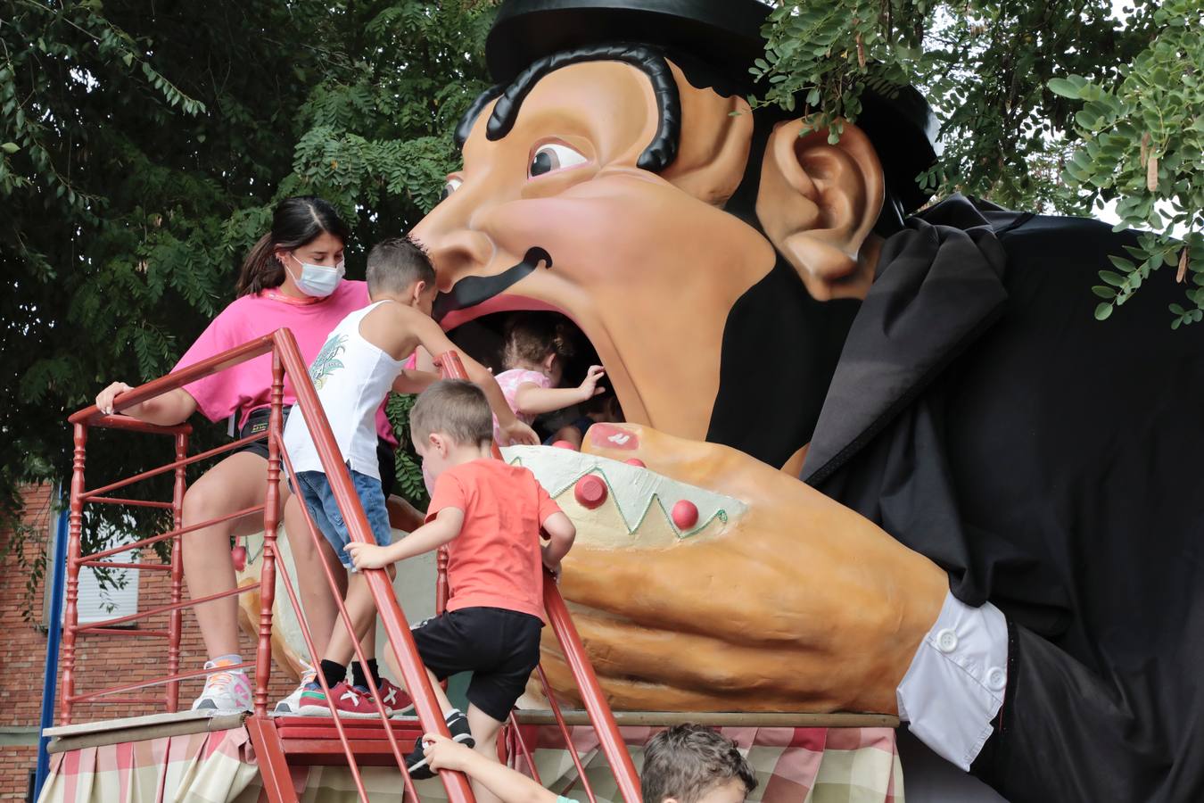 Fotos: El Tragaldabas visita el barrio España