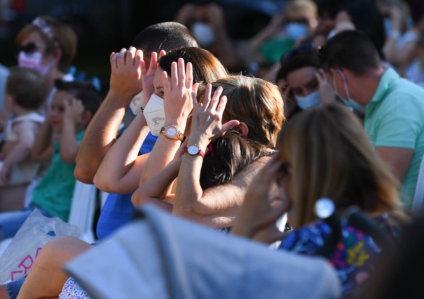 Fotos: Magia en la plaza de Poniente con O Mago Paco